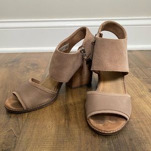 Toms Womens Suede Block Heel Sandals in Taupe Size 9
